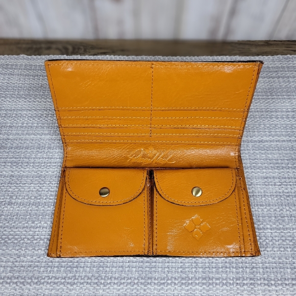 Patricia Nash Tote + Wallet bundle - Picture 12 of 12